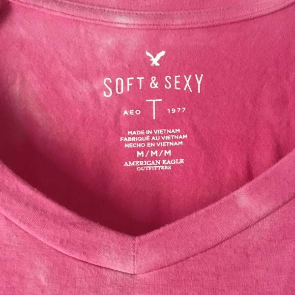 AMERICAN EAGLE V-Neck Pink Tie Dye T-Shirt - Picture 2 of 3
